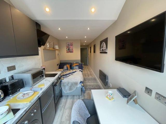 Broad Street, Nottingham NG1 Studio to rent £900 pcm £208 pw