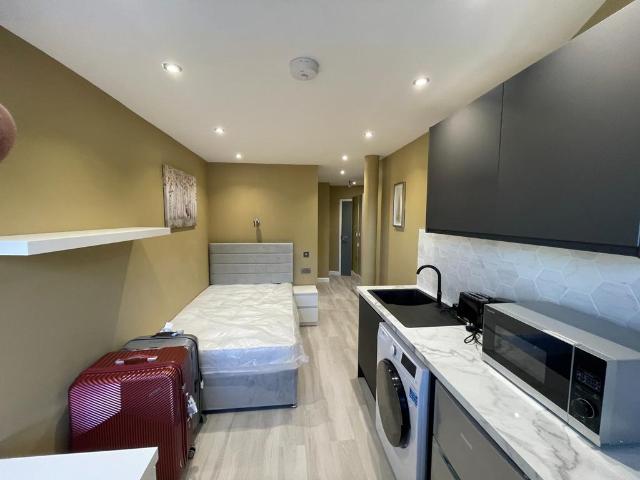 Broad Street, Nottingham NG1 Studio to rent £900 pcm £208 pw