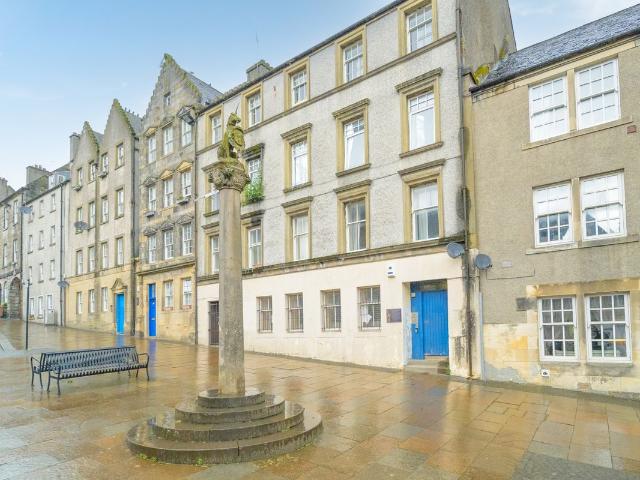 Broad Street, Stirling FK8, 2 bed flat to rent, £1,200 pcm | PrimeLocation