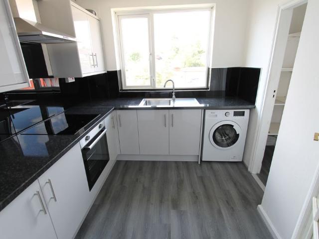 Broadmead Avenue, Abington, Northampton NN3, 2 bed flat to rent, £895 pcm | PrimeLocation
