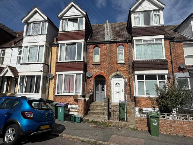 Broadmead Road, Folkestone, CT19 1 bed flat to rent £850 pcm £196 pw