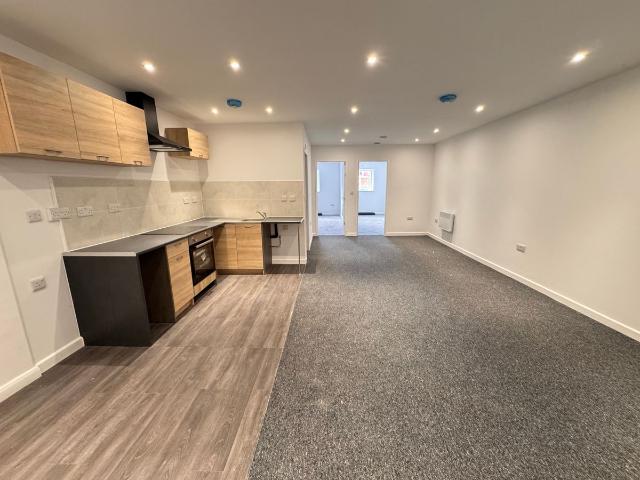 Broadmeadow Flats, Warstones Drive, Wolverhampton WV4, 2 bed flat to rent, £850 pcm | PrimeLocation