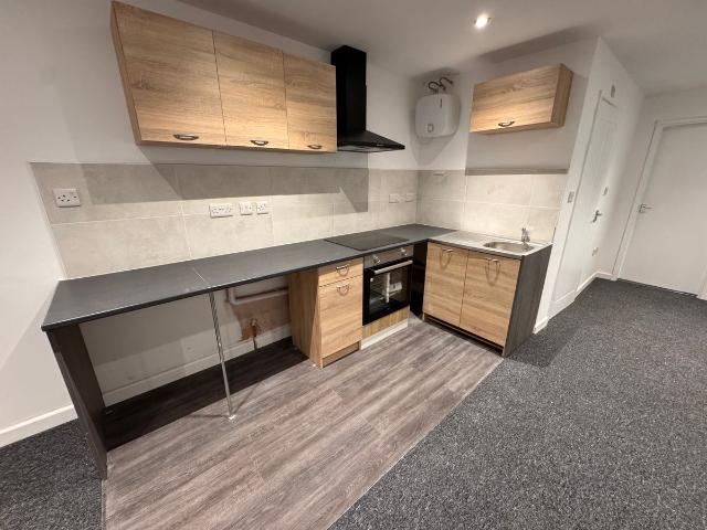 Broadmeadow Flats, Warstones Drive, Wolverhampton WV4, 2 bed flat to rent, £900 pcm | PrimeLocation