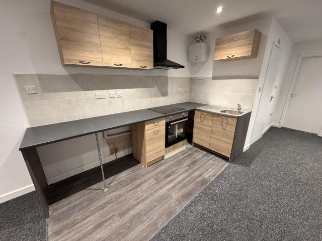 Broadmeadow Flats, Wolverhampton WV4 2 bed apartment to rent £900 pcm £208 pw
