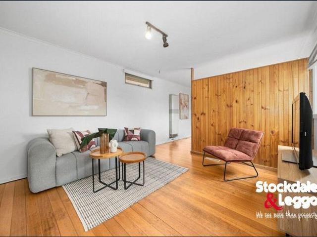 Broadmeadows central family home! 4 bedrooms plus sunroom!