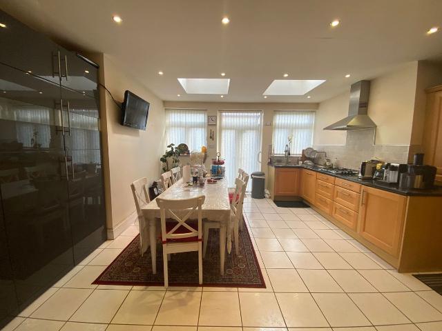 Broadoak Avenue, Enfield EN3, 4 bed semi detached house to rent, £2,550 pcm | PrimeLocation