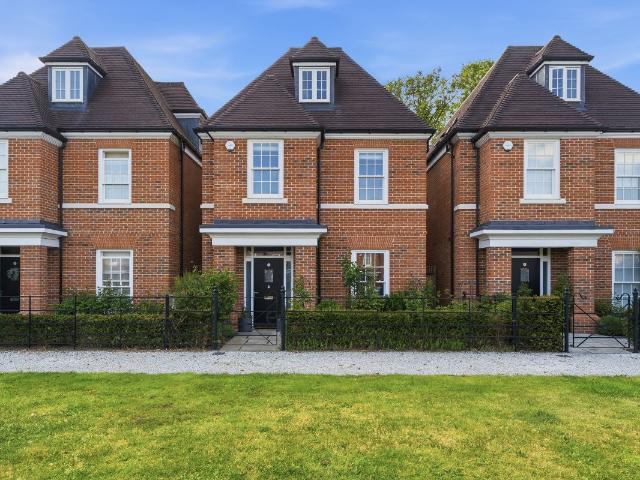 Broadoaks Park Road, West Byfleet, Surrey KT14, 4 bed property to rent, £6,300 pcm | PrimeLocation