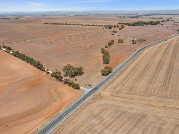 Broadacre Cropping / Grazing in the Clare Valley