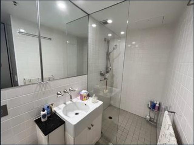 Broadbeach Beachfront Fully Furnished 2 Bedroom Apartment