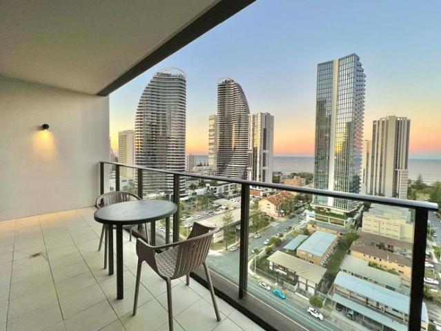 Broadbeach Central Ocean Views! Short term ok
