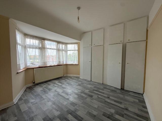 Broadcroft Ave, Stanmore HA7, 3 bed maisonette to rent, £2,200 pcm | PrimeLocation
