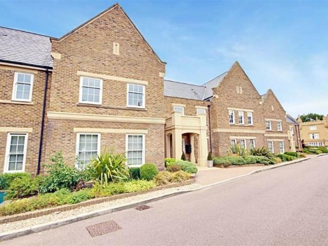 Broadfield Way, Aldenham, Radlett WD25, 3 bed flat to rent, £4,500 pcm | PrimeLocation