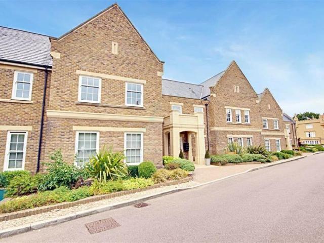 Broadfield Way, Aldenham, Radlett 3 bed apartment to rent £4,500 pcm £1,038 pw