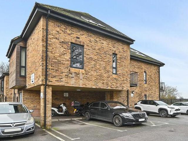 Broadfields, North Harrow 2 bed apartment to rent £1,800 pcm £415 pw