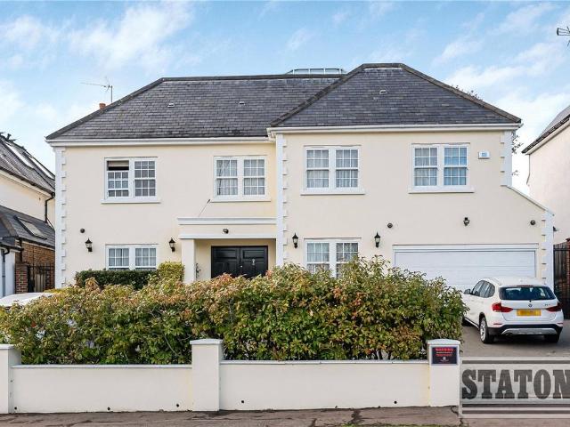 Broadgates Avenue, Hadley Wood. 6 bed detached house to rent £9,500 pcm £2,192 pw