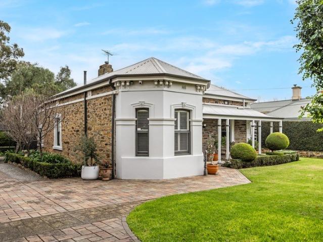 BROADHURST | Grand Villa Splendour, Boldly Recast for Relaxed Entertaining