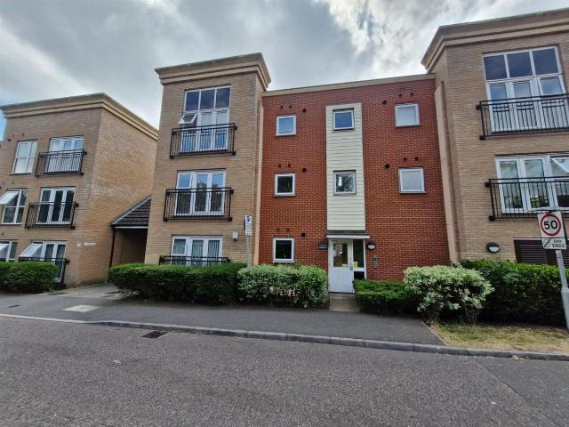 Broadhurst Place, Basildon SS14, 2 bed flat to rent, £1,600 pcm | PrimeLocation