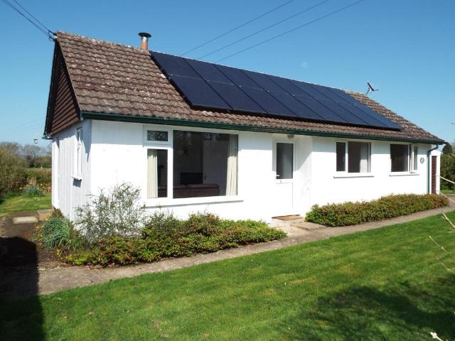 Broadheath Common, Worcester, WR2 3 bed bungalow to rent £1,250 pcm £288 pw
