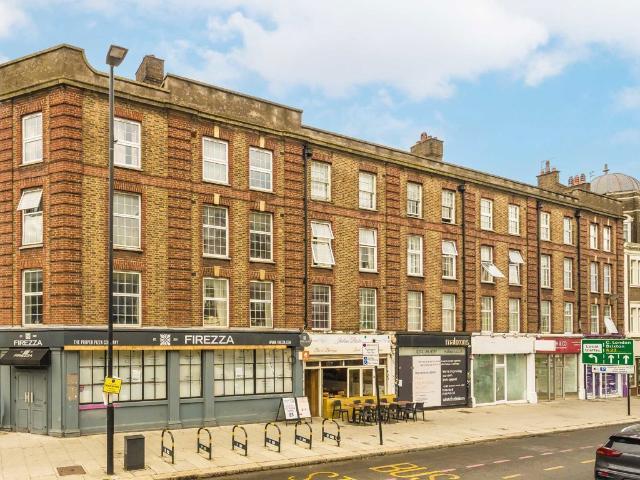 Broadlands Avenue, Streatham SW16, 3 bed flat to rent, £2,800 pcm | PrimeLocation