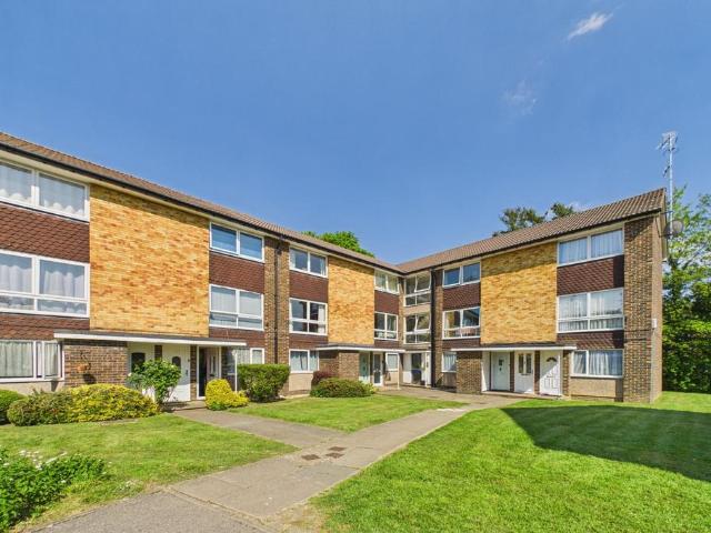 Broadlands Court, Bracknell. 2 bed flat to rent £1,400 pcm £323 pw