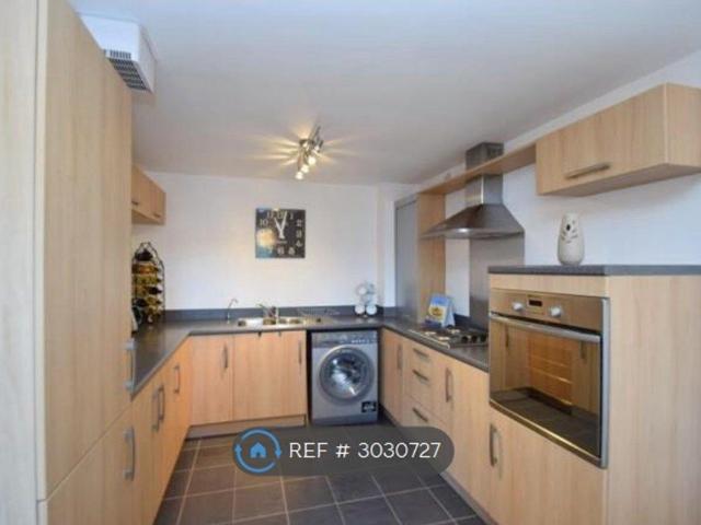 Broadlands Gardens, Pudsey LS28, 2 bed flat to rent, £1,000 pcm | PrimeLocation