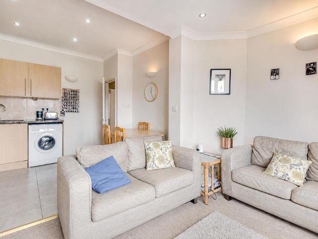 Broadley Terrace, London NW1 3 bed apartment to rent £4,800 pcm £1,108 pw