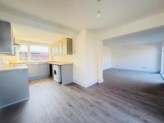 Broadstairs Court, Sunderland 4 bed semi detached house to rent £1,200 pcm £277 pw