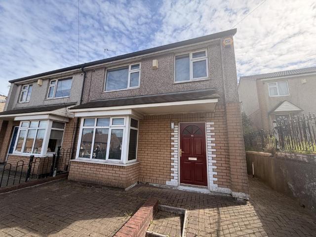 Broadstone Way, Bradford BD4 3 bed semi detached house to rent £950 pcm £219 pw
