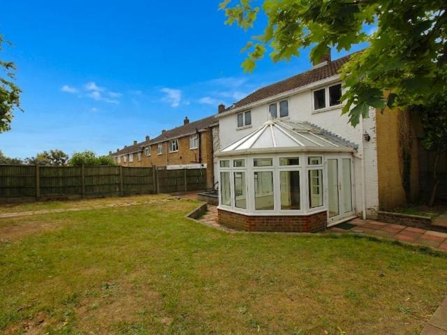 Broadwater Crescent, Stevenage SG2 5 bed end of terrace house to rent £2,100 pcm £485 pw