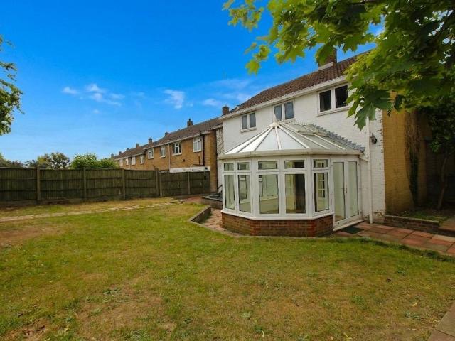 Broadwater Crescent, Stevenage SG2, 5 bed semi detached house to rent, £2,100 pcm | PrimeLocation