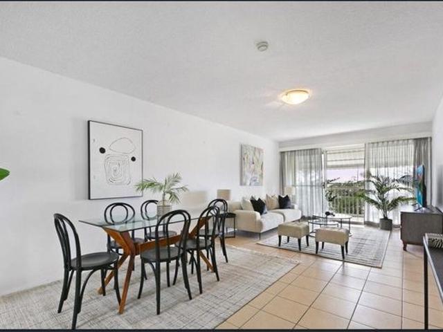 BROADWATER LIVING WITH STUNNING WATER VIEWS