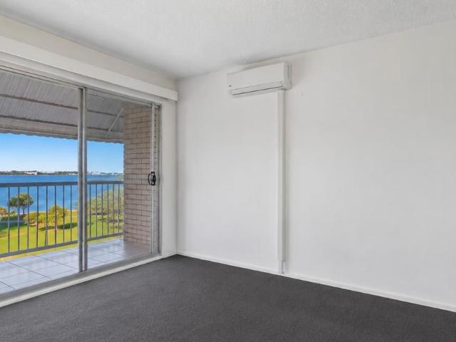 BROADWATER LIVING WITH STUNNING WATER VIEWS