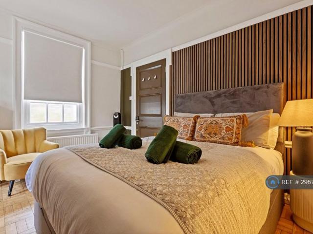 Broadwater Road, London, SW17 1 bed in a house share to rent £1,695 pcm £391 pw