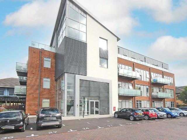 Broadwater Road, Welwyn Garden City AL7, 1 bed flat to rent, £1,300 pcm | PrimeLocation