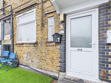 Worthing, West Sussex county, Sussex - Equipped kitchen