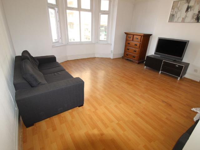Broadway, West Ealing W13, 4 bed flat to rent, £2,200 pcm | PrimeLocation