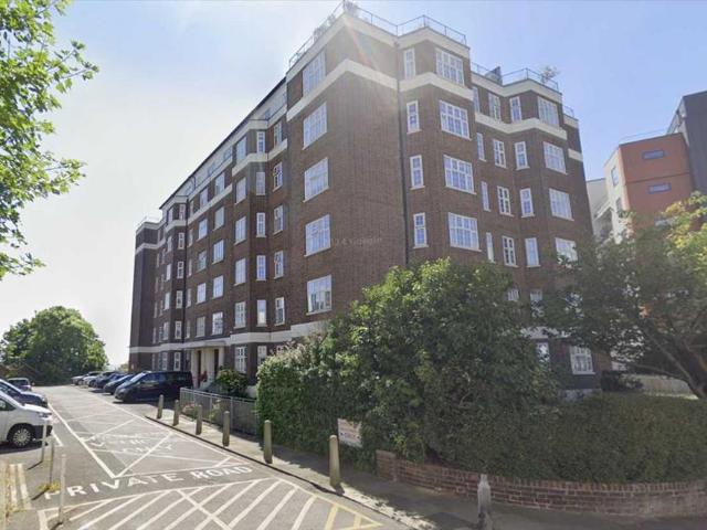 Broadway West, Leigh on Sea SS9 1 bed apartment to rent £1,100 pcm £254 pw