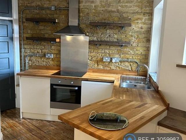 Broadway West, Leigh On Sea, SS9 1 bed flat to rent £1,275 pcm £294 pw