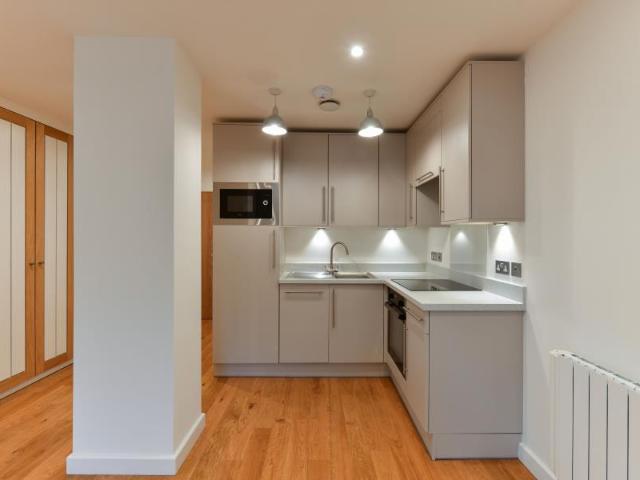 Broadway, WokingProperty for lettings Seymours
