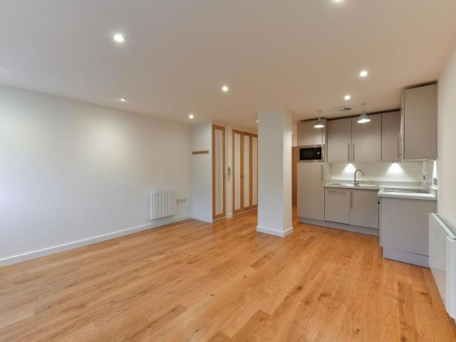 Broadway, WokingProperty for lettings Seymours