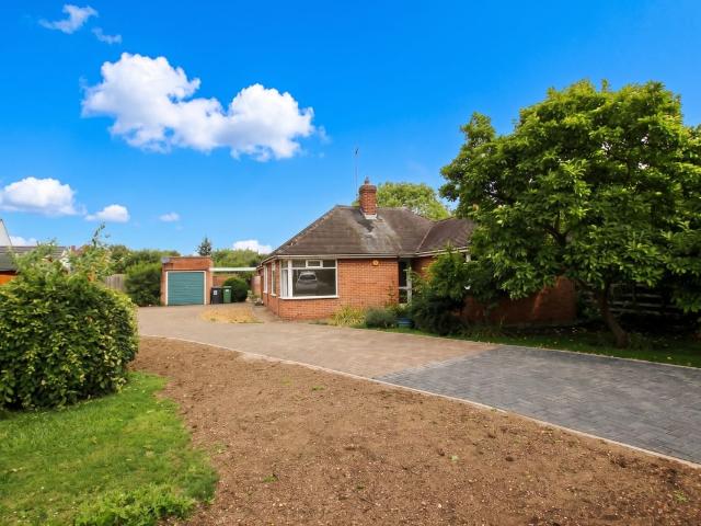 Broadway, Yaxley, Peterborough PE7, 4 bed detached bungalow to rent, £1,375 pcm | PrimeLocation