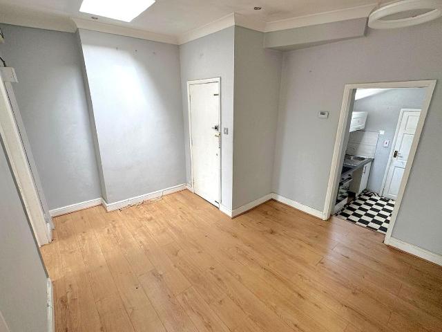 Broadway, Bexleyheath DA6, 2 bed flat to rent, £1,400 pcm | PrimeLocation