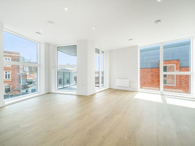 Broadway, Bexleyheath DA6, 2 bed flat to rent, £1,895 pcm | PrimeLocation