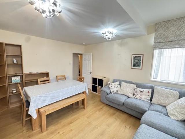 Broadway, Cardiff CF24 2 bed house to rent £1,175 pcm £271 pw