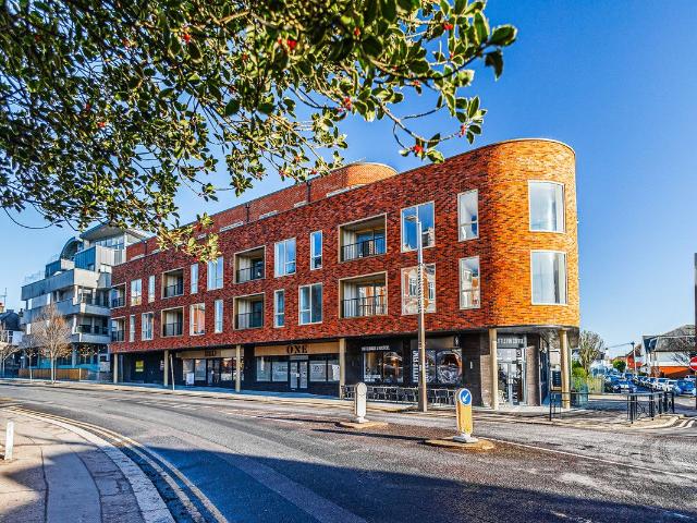 Broadway, Essex SS9, 2 bed flat to rent, £1,950 pcm | PrimeLocation