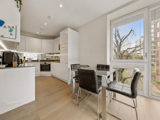 Broadway House, 3 High Street, Bromley, Kent BR1, 2 bed flat to rent, £2,150 pcm | PrimeLocation