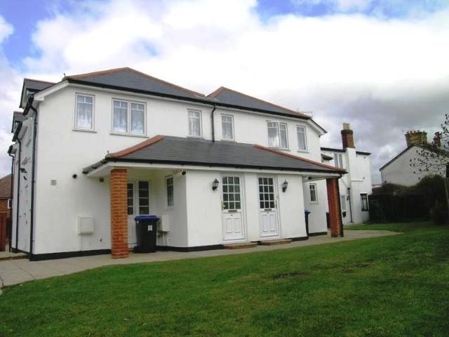 Broadway, Knaphill, Woking, Surrey GU21, 1 bed flat to rent, £1,200 pcm | PrimeLocation