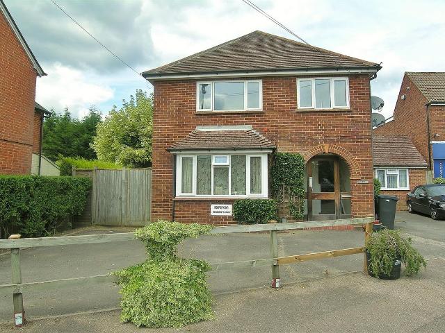 Broadway, Knaphill, Surrey GU21, 1 bed flat to rent, £1,100 pcm | PrimeLocation