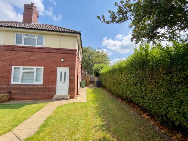 Broadway, Leeds LS18 2 bed semi detached house to rent £1,250 pcm £288 pw