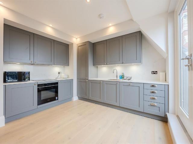 Broadway, Leigh On Sea SS9, 1 bed flat to rent, £1,700 pcm | PrimeLocation